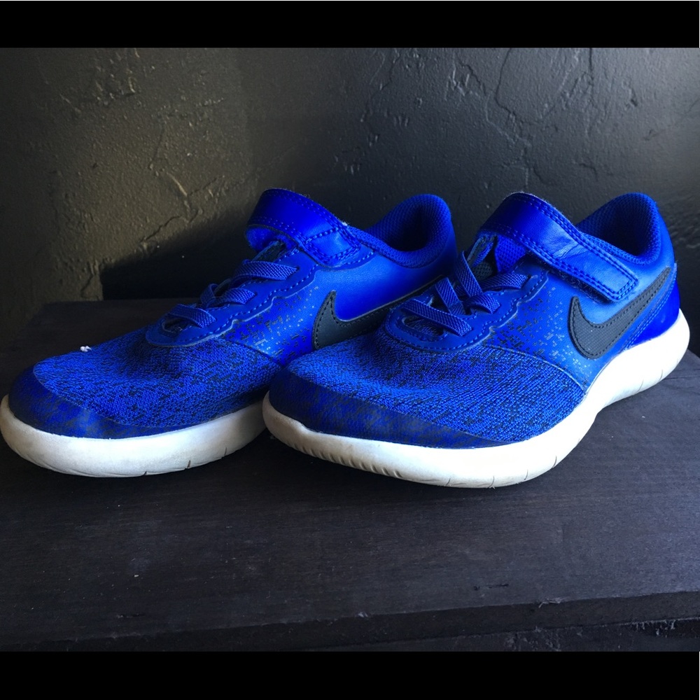 Boys size 1.5 blue Nikes